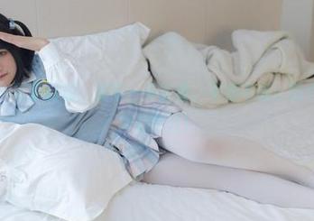 少女秩序 – 写真时刻：鹿可一身红裙，不得不说，这个搭配算是火力全开！