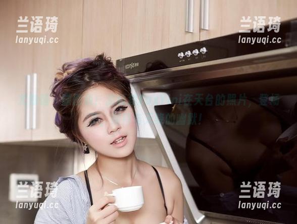 尤物馆 - 原图版：孟狐狸FoxYini在天台的照片，登场了，期待与天降的幽默！