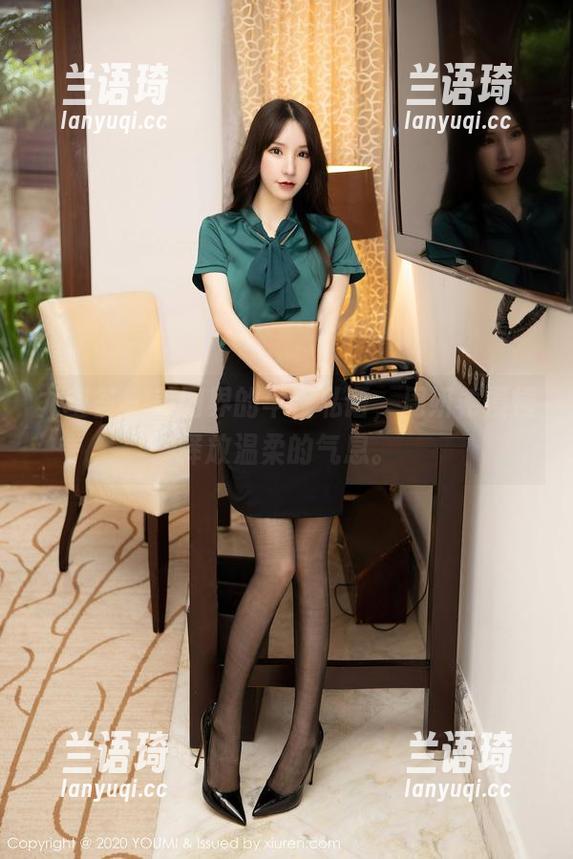 尤蜜荟 - 美图界的半夜私语，周妍希慢慢释放温柔的气息。