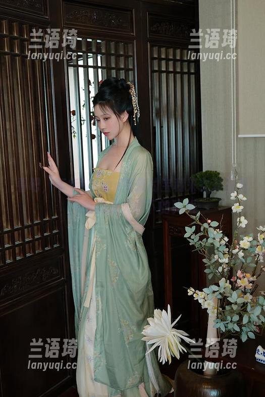 看吧，年年Nnian带来的宝利来女孩图册，点滴放大镜下的真相
