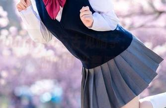 幼爱youmeko与古见硝子：一场写真图册的即兴舞蹈。