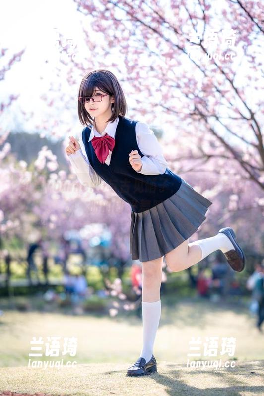 幼爱youmeko与古见硝子：一场写真图册的即兴舞蹈。