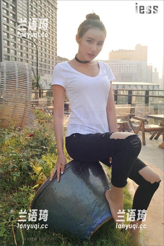 异思趣向-婉萍 异思趣向 - 小仙女肉丝?等一下,这也是婉萍的私拍啊,图片里有其他意外吗?