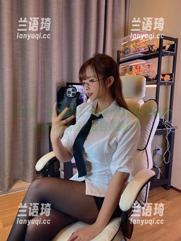 微密圈 - 福利时间：即使烦恼也能被张思允的礼服黑丝打包回家的日常！