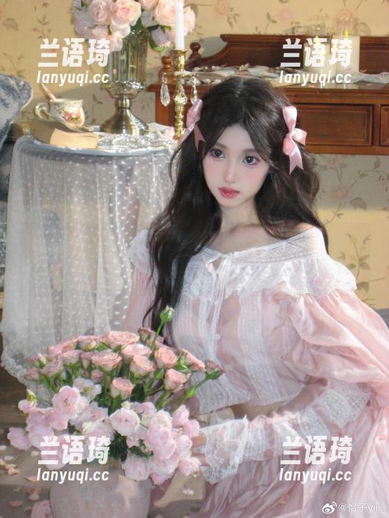 怡子yiii穿上毛衣，在线变身温柔风，期待你打开图集的欣喜！