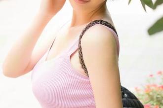 推女神 – 施忆佳给大家的粉色高清壁纸，刷了一遍又一遍，似乎依旧挪不开眼睛。