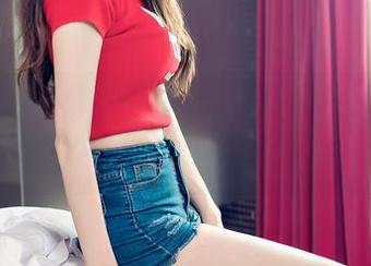 推女神 – 短裤也能如此多变，琪琪qlql在图库里的甜蜜混搭。
