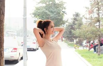 推女郎 – 白色套图，这里就两点：李丽莎和她的风格。