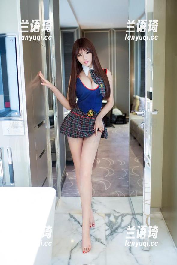 推女郎-李丽莎 推女郎 - 看!李丽莎的泳装美图,她把‘水波’演绎得比湖水还灵动!