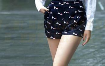 推女郎 – 看！陆瓷又在新图集中显摆比基尼，犹豫要不要找她签名…