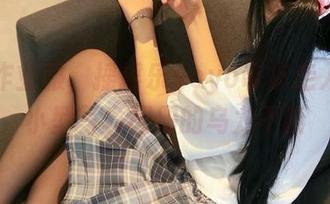 穿上作业服，摇摇乐yoyo带你走入一场小型写真图册的乌龙不断