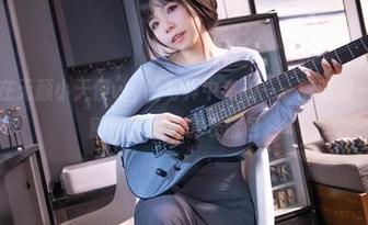 邻家老婆在无颜小天使wy的写真中亮相——隐藏着一个“我刚刚吃了糖”的表情包。