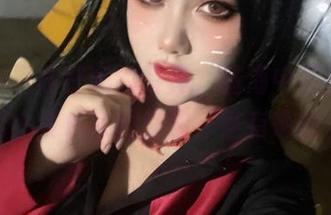 看是一只熊仔吗的写真，脑海中不自觉响起小夏乐队的旋律，怪有趣的。