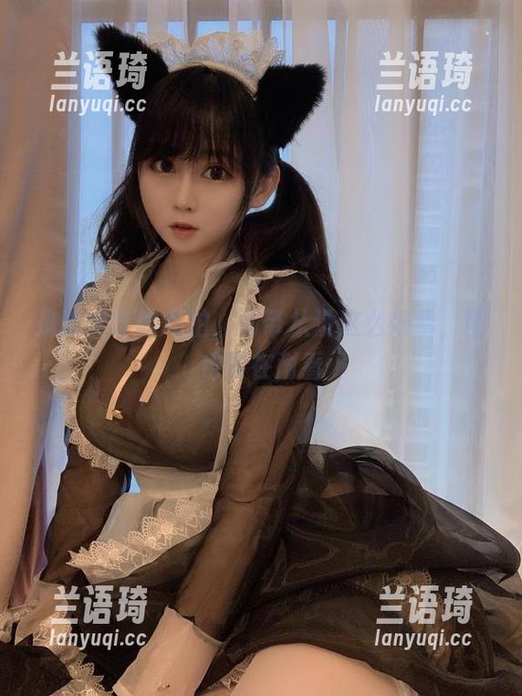 是依酱吖的私拍，吊带从没这么好看，图包实在耐看