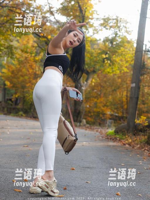 普美Bomi(보미)的图集里，有些角度的脚刚好让人心神荡漾