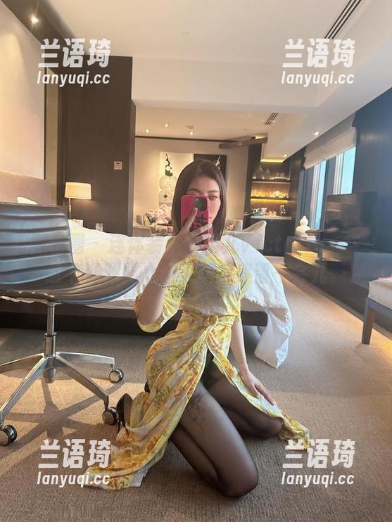 微密圈 - 连体装下的果儿Victoria——这个资源真心让人想多停留一会儿。
