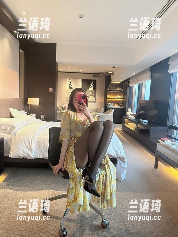 微密圈 - 最新最in！果儿Victoria蕾丝内内写真，完全撩到不要不要的！