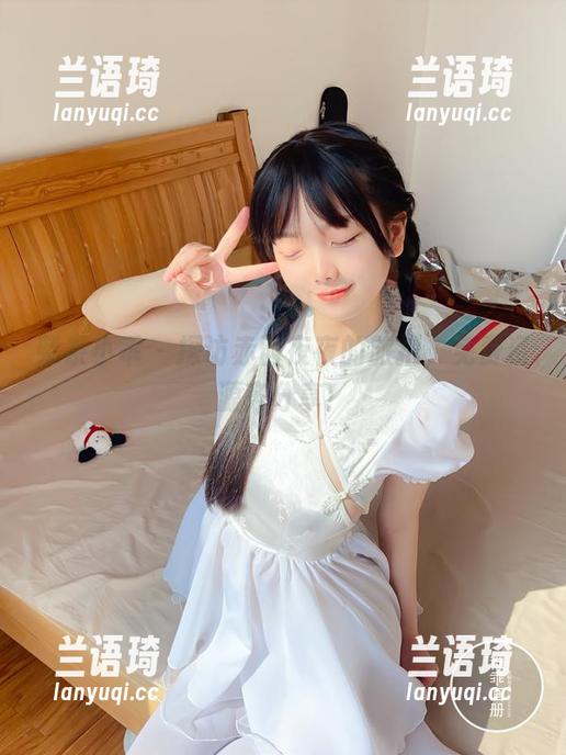 柴系小乖 - 探访赤西夜夜的旅拍，免费资源齐分享！