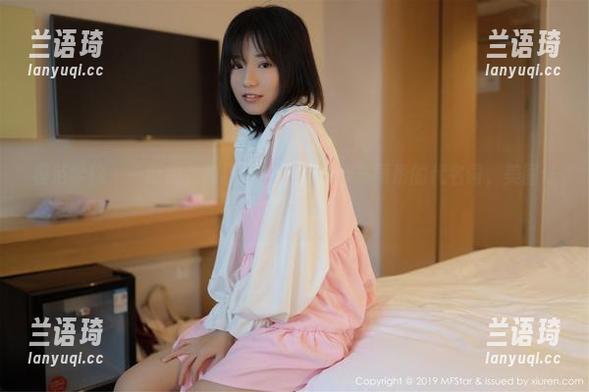 模范学院 - 一眨眼，豹纹就成了Laura苏雨彤的代名词，美图让人眼前一亮！
