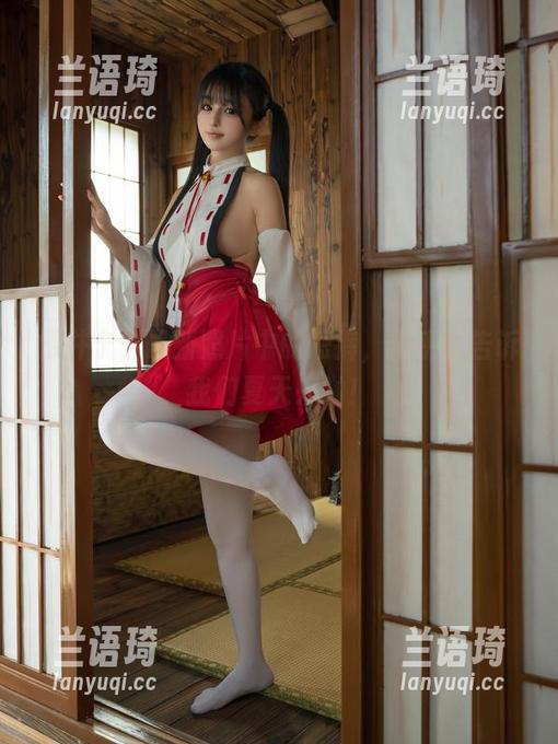 樱井宁宁 樱井宁宁最新照片中的短裤,似乎在告诉我们夏天来啦!