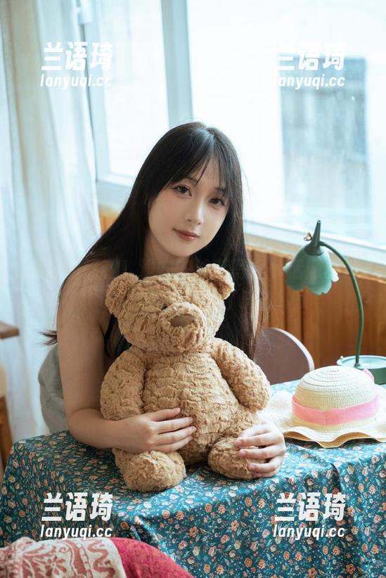 说好的福利！浅安安泳装写真，清澈又迷人，你准备好了吗？