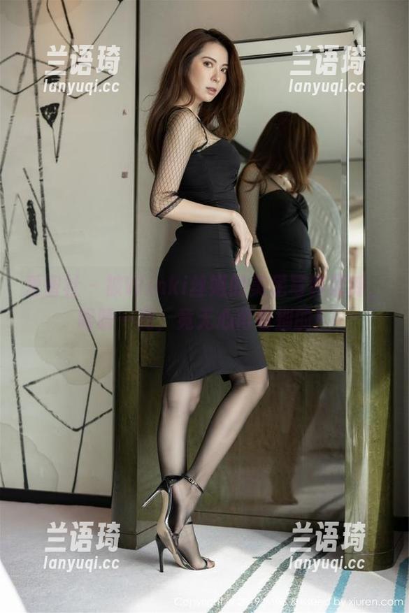爱蜜社 - 被Winki丝姬的美足写真震撼，眼睛一亮，竟无心再看别的！