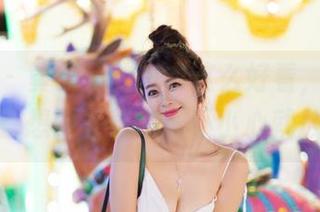 爱蜜社 – 黄歆苑的内衣这么好看，图库里每一张都想要下载，一不小心就放空了。