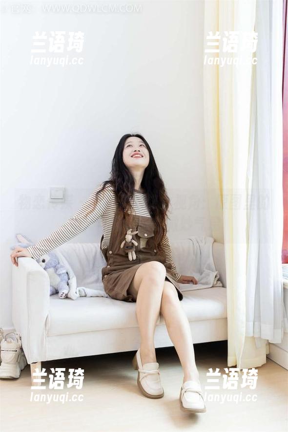 物恋传媒 - 小晴天的修女视角：原图里的她，与众不同的微妙气息