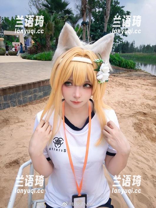 特软儿Sona 特软儿Sona翻了个白衬衫,cos美图里的神秘感,真是唤醒我的好奇心。