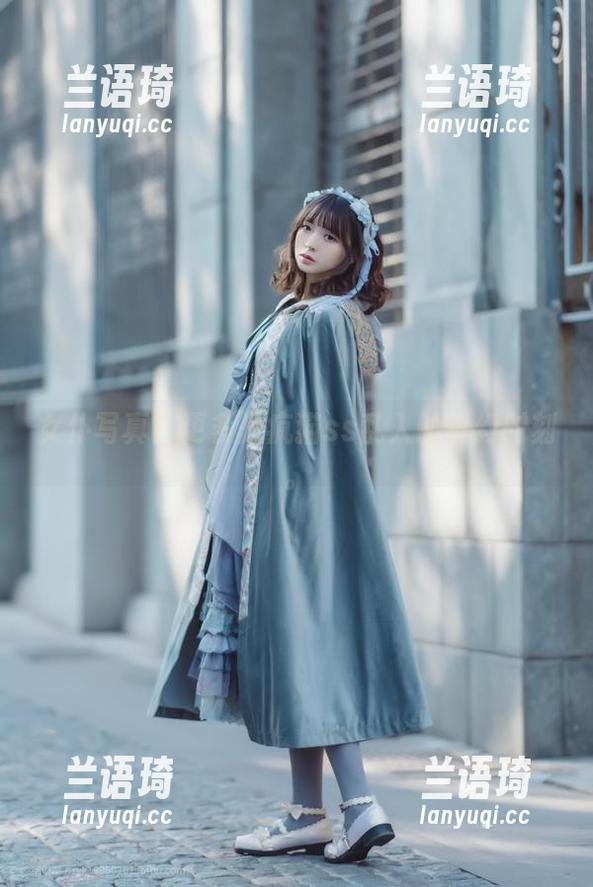 女仆写真？更多是疯猫ss乱入的奇幻时刻。