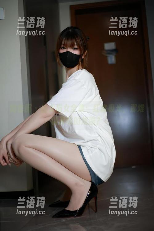 微密圈 - 白龙猫女全集：红底极光，那难以言喻的炫酷？