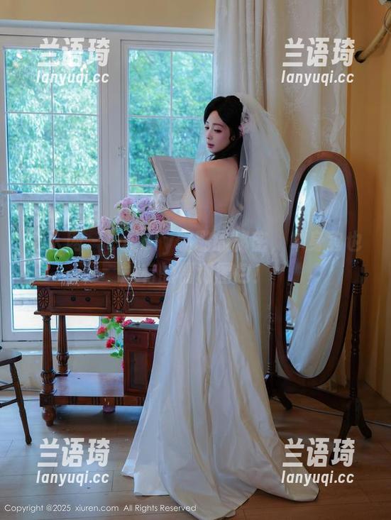 秀人网 - Lovely璐璐的秘密，单身狗也能有的福利图包！