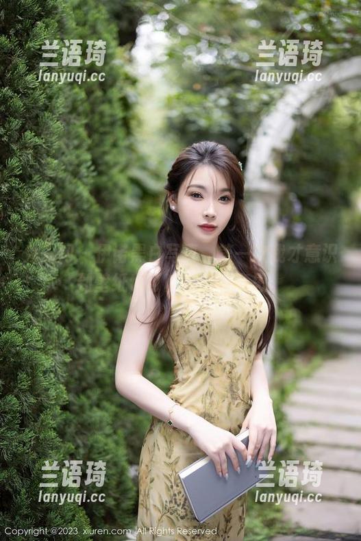 秀人网 - 伊诺黑白写真，第一次我才意识到壁纸也可以这么有意思。