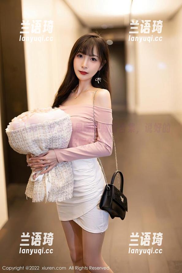 秀人网 - 分享吴思晚的制服合集，说好的正经呢？哈哈！