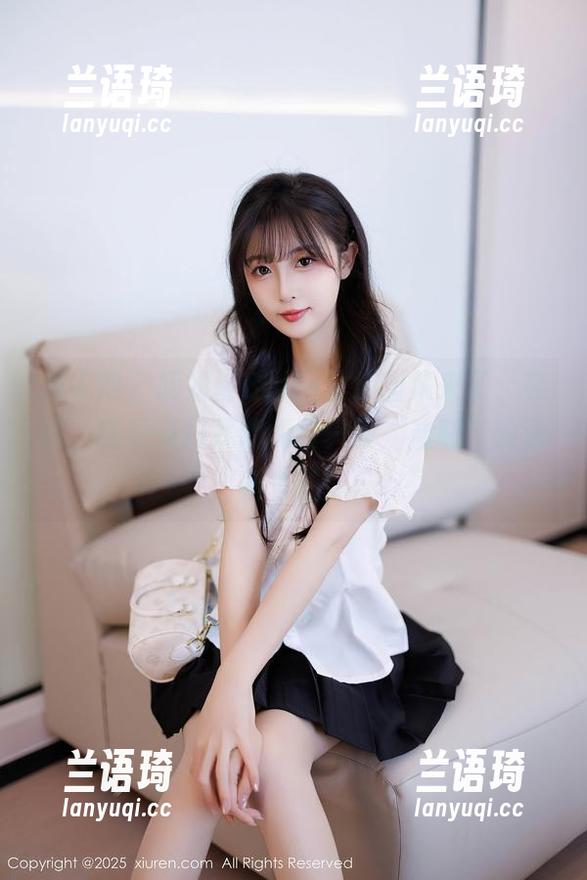 秀人网 - 媛媛酱Belle海边图集来了，在线，随便一扫就能闻到一股“盐味”的清新气息！