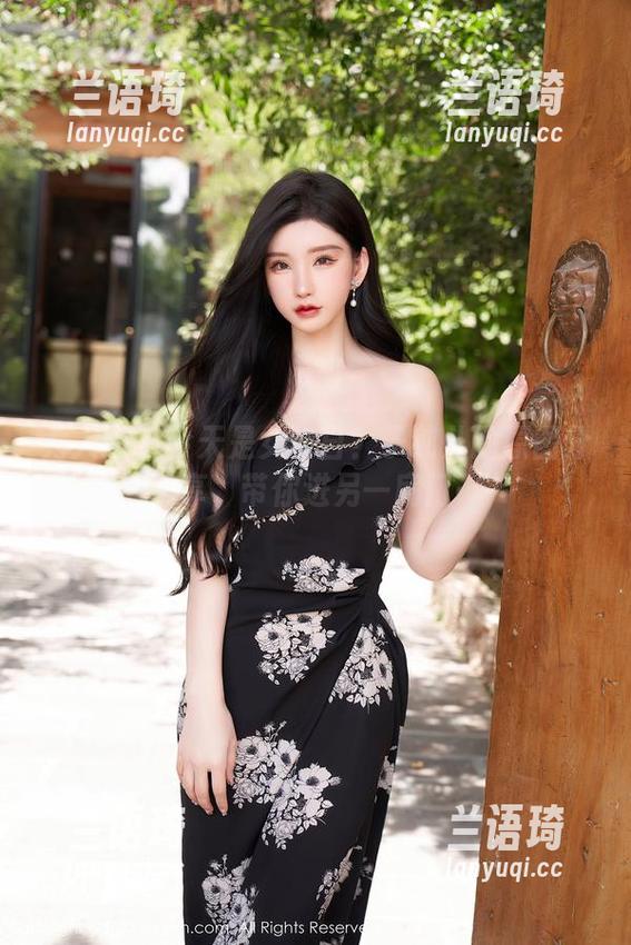 秀人网 - 今天是女仆日？子纯儿的原图分享，带你进另一扇门