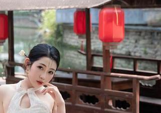 秀人网 – 小海臀Rena夏天图包：这钱怎么就也能逼出清凉感呢？