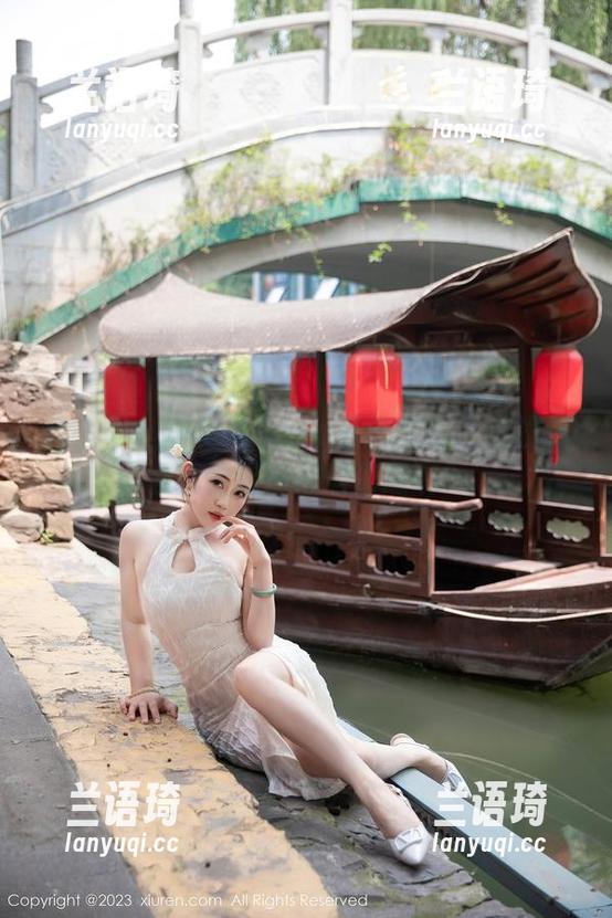 秀人网 - 小海臀Rena夏天图包：这钱怎么就也能逼出清凉感呢？