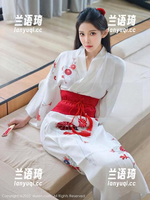 秀人网 - 乱入的泳池旁边，星子柒kiki的泳衣合集，竟让我想起那年夏天的那个他。