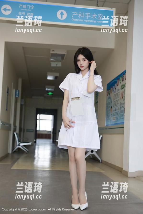 秀人网 - 海边摄影：柚柚小奶瓶的免费晒伤全记录，烈日下的英勇故事！