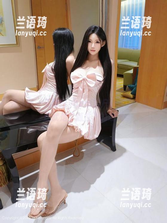秀人网 - 王馨瑶yanni的户外精选，看看这就是“随性”的意义