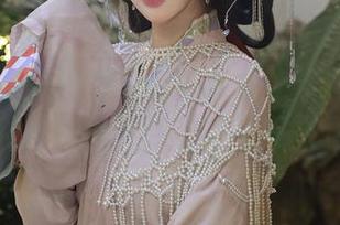 秀人网 – 你以为只有花草才能活泼？看萌琪琪Irene的连衣裙写真图集！