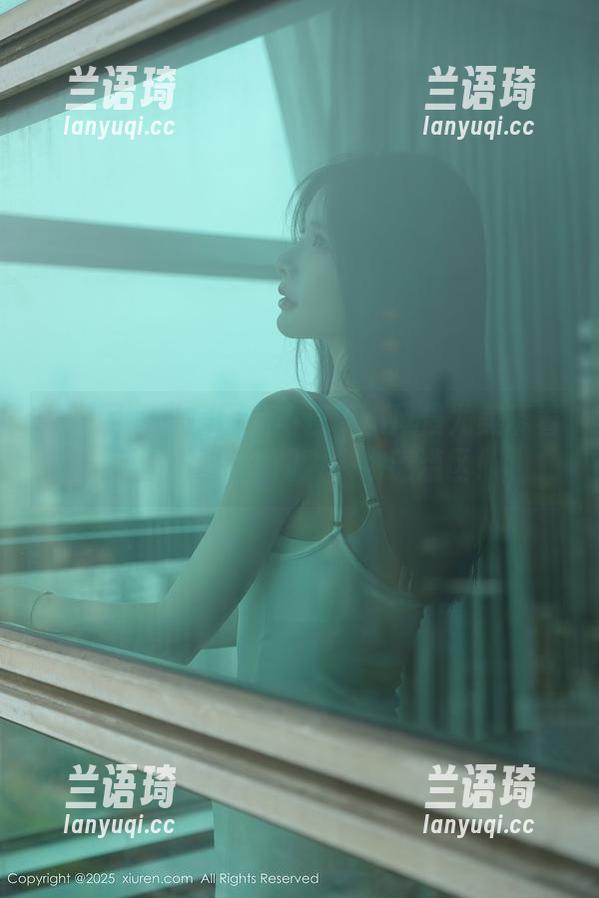 秀人网 - 私房图集游乐场：风景尤美带着灰丝，高逼格闯入衣物泛滥区！