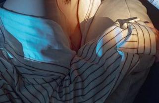 一提美咲泳装，就不得不提纸悦Etsu_ko的超赞写真，每次都能抓住眼球