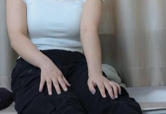 绮梦摄影 – 小艺和她的制服，这图包让我意外地沉迷，完全停不下来。