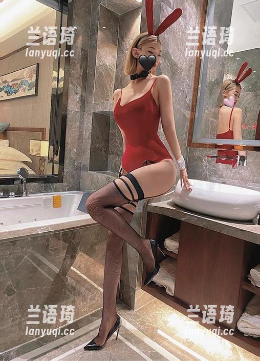 微密圈 - 电梯里的美女们，脸红Dearie这次更新的写真就像乘坐了一趟慢车！