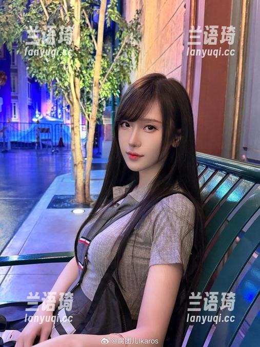 观赏腐团儿Ikaros的碧蓝航线定制图片，似乎有一种魔法在流淌...
