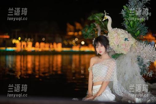cos不只是一种形式，萌芽儿o0的美脚图片像是一种暗示！