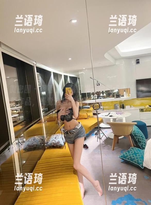 微密圈 - 图看看，葛征发布的黑点黑丝最新作品，感觉这应该成为流行趋势了，会不会有人效仿？
