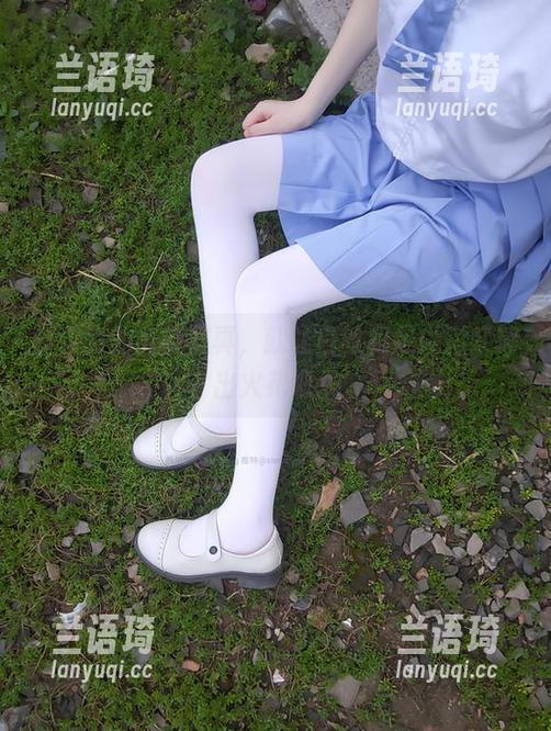 西尔酱的全套写真，就让白丝和足尖彩虹擦出火花吧。